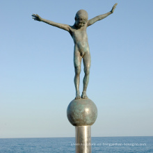 Estatua de niño desnudo de bronce